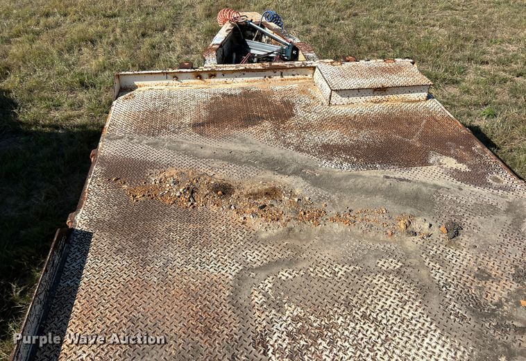 image for item DS2435 2008 Southwest Goosneck PHD2498222EA  equipment trailer