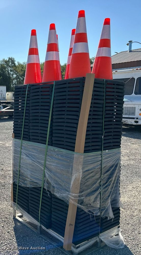image for item DV1057 (250) 28"H safety cones
