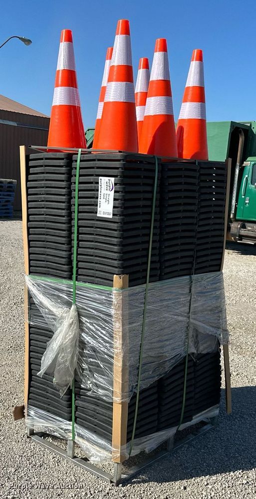 image for item DV1057 (250) 28"H safety cones