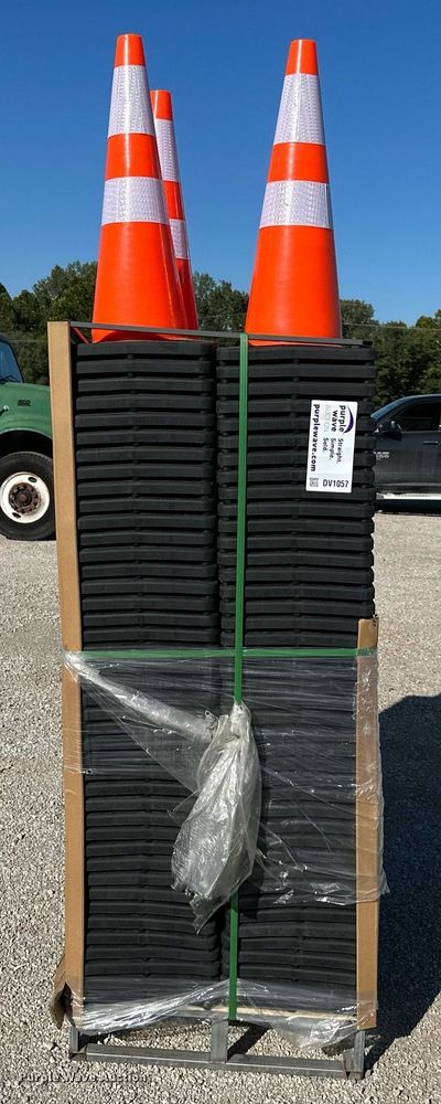 image for item DV1057 (250) 28"H safety cones
