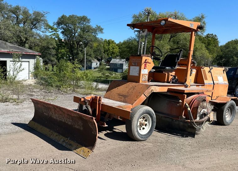 image for item DV1069 1998 Broce RJ350  broom