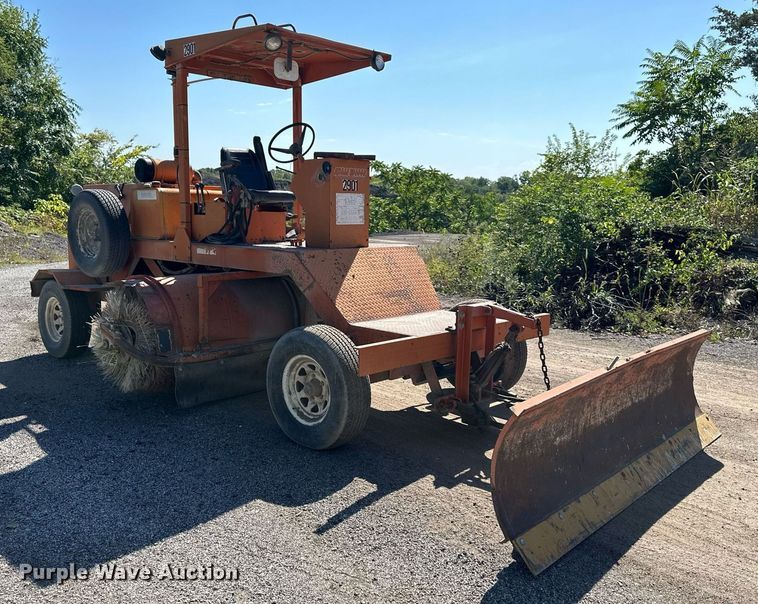 image for item DV1069 1998 Broce RJ350  broom