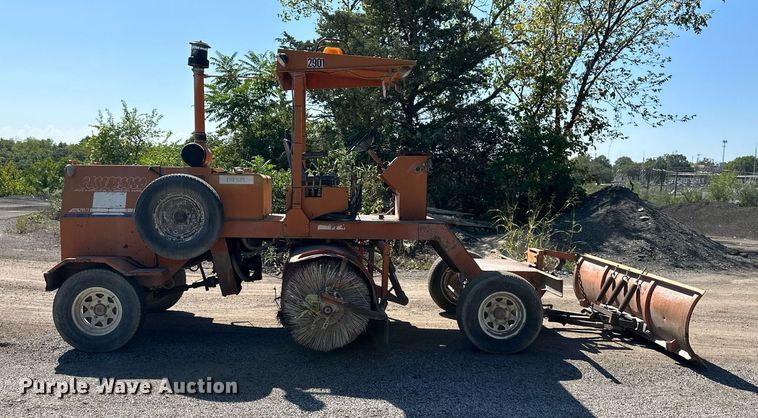 image for item DV1069 1998 Broce RJ350  broom