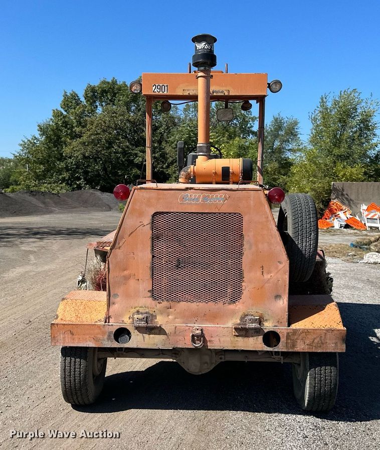 image for item DV1069 1998 Broce RJ350  broom