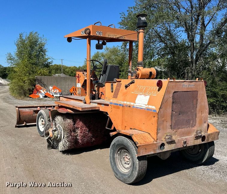 image for item DV1069 1998 Broce RJ350  broom