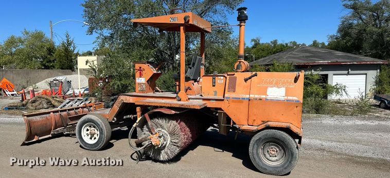 image for item DV1069 1998 Broce RJ350  broom