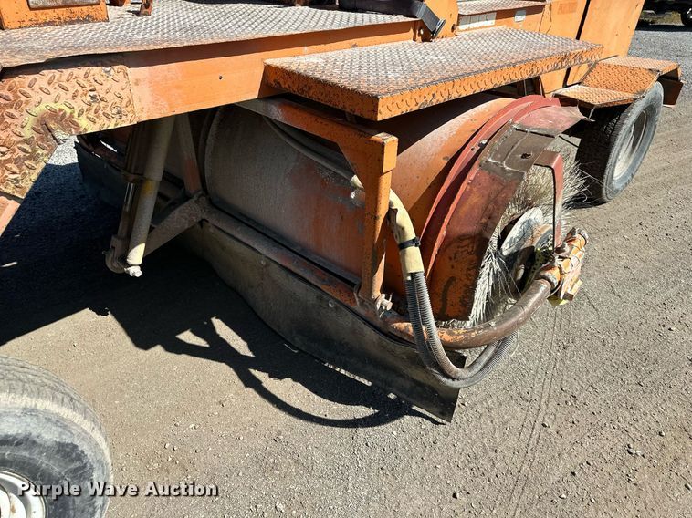 image for item DV1069 1998 Broce RJ350  broom