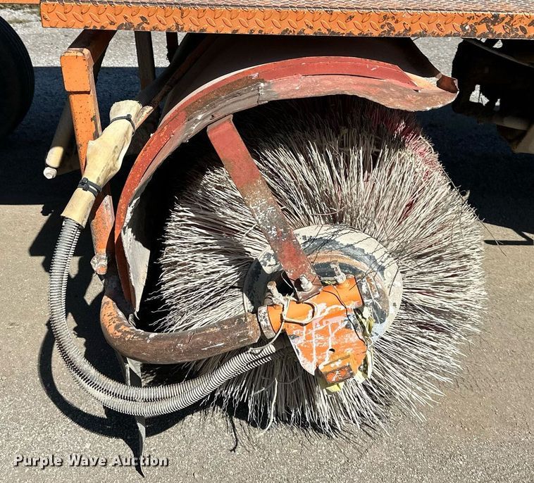 image for item DV1069 1998 Broce RJ350  broom