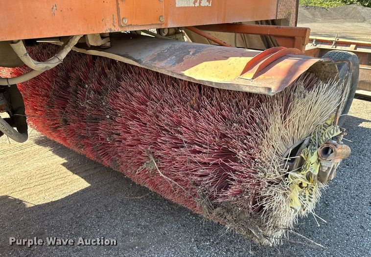 image for item DV1069 1998 Broce RJ350  broom