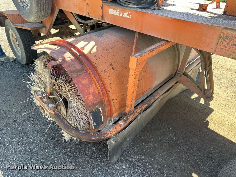 image for item DV1069 1998 Broce RJ350  broom