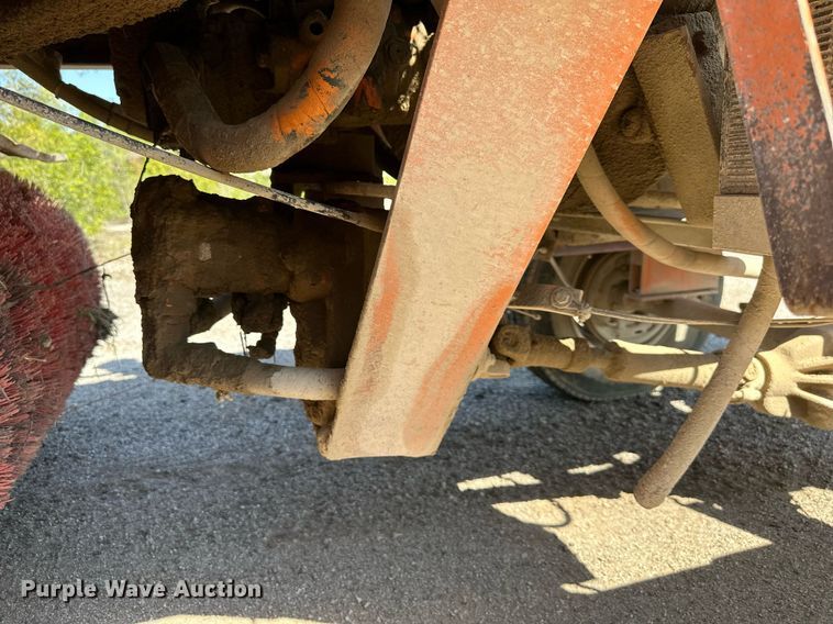 image for item DV1069 1998 Broce RJ350  broom