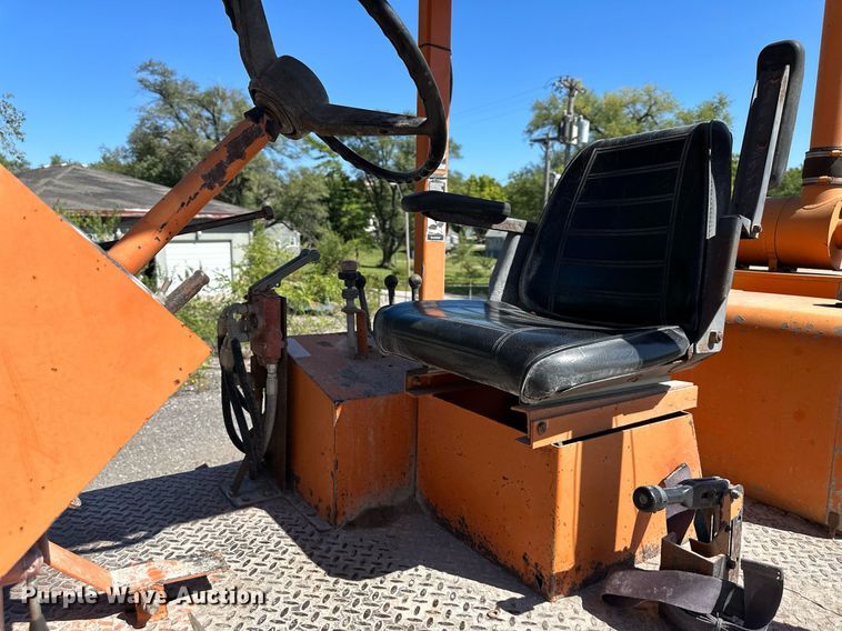 image for item DV1069 1998 Broce RJ350  broom