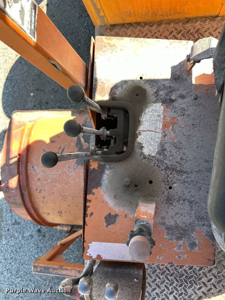 image for item DV1069 1998 Broce RJ350  broom