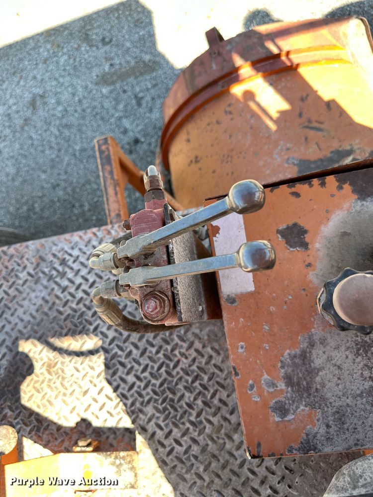 image for item DV1069 1998 Broce RJ350  broom