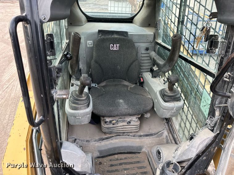image for item DW2762 2012 Caterpillar 246C  skid steer loader