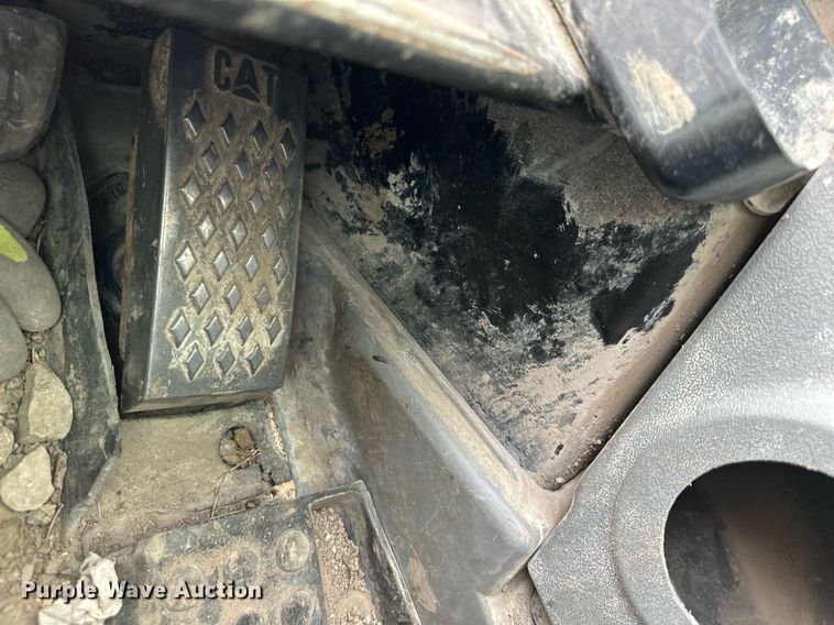 image for item DW2762 2012 Caterpillar 246C  skid steer loader