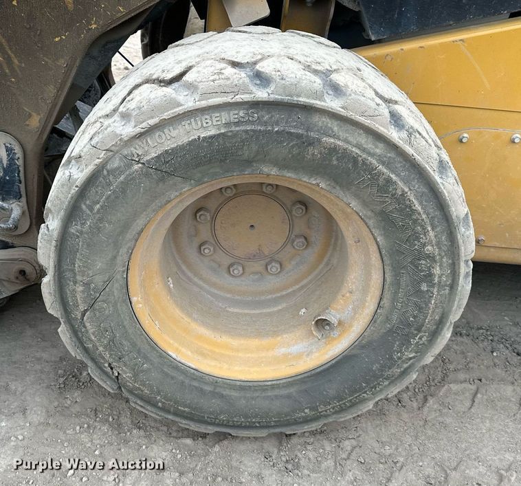 image for item DW2762 2012 Caterpillar 246C  skid steer loader