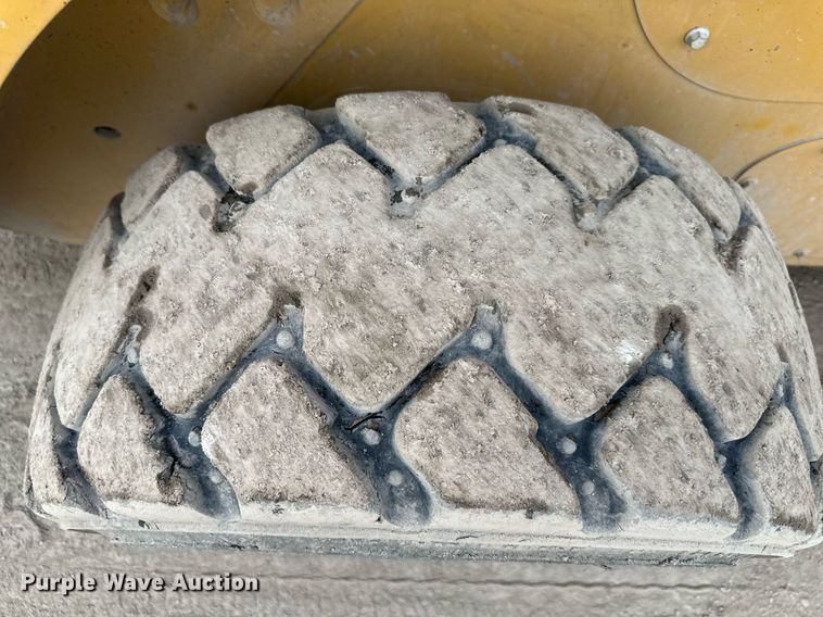 image for item DW2762 2012 Caterpillar 246C  skid steer loader