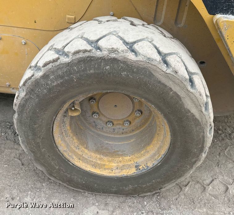 image for item DW2762 2012 Caterpillar 246C  skid steer loader