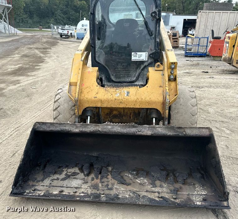 image for item DW2763 2017 Caterpillar 262D  skid steer loader