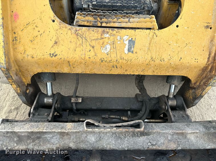 image for item DW2763 2017 Caterpillar 262D  skid steer loader