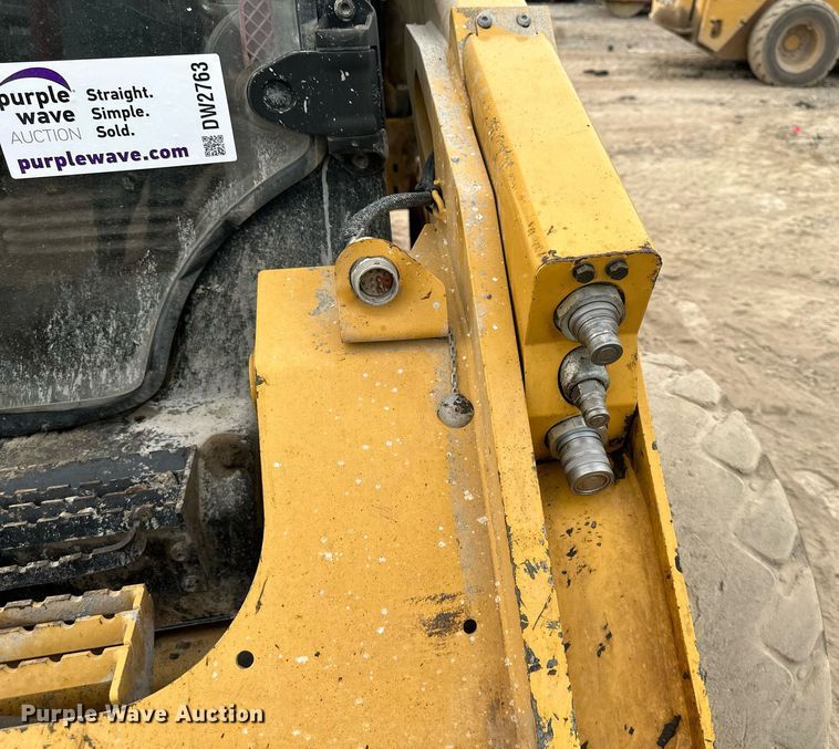image for item DW2763 2017 Caterpillar 262D  skid steer loader