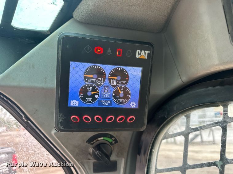 image for item DW2763 2017 Caterpillar 262D  skid steer loader