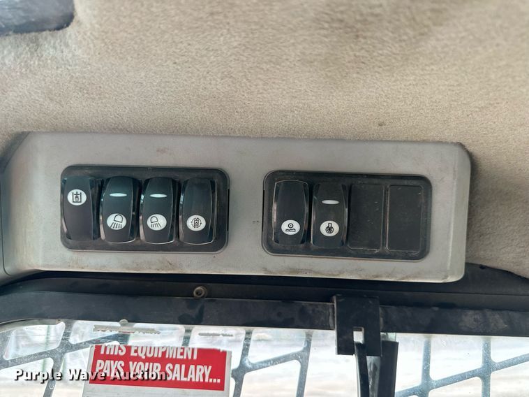 image for item DW2763 2017 Caterpillar 262D  skid steer loader