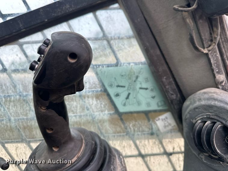 image for item DW2763 2017 Caterpillar 262D  skid steer loader