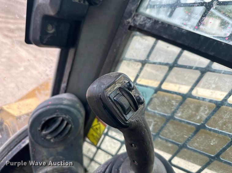 image for item DW2763 2017 Caterpillar 262D  skid steer loader