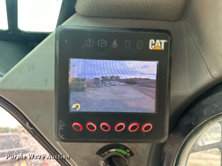 image for item DW2763 2017 Caterpillar 262D  skid steer loader