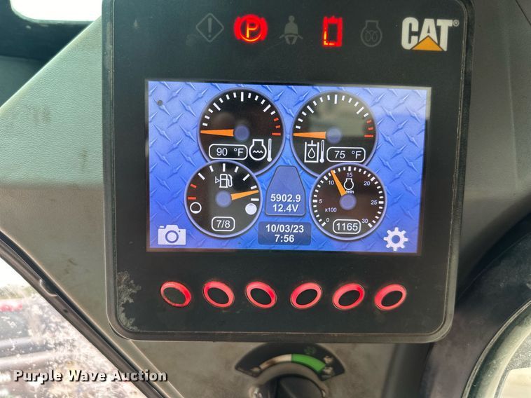 image for item DW2763 2017 Caterpillar 262D  skid steer loader