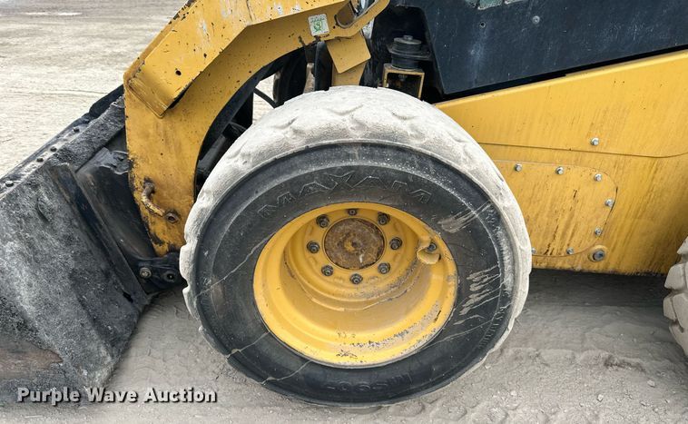 image for item DW2763 2017 Caterpillar 262D  skid steer loader