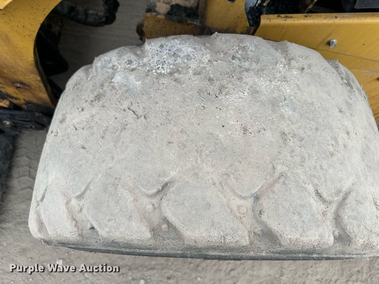 image for item DW2763 2017 Caterpillar 262D  skid steer loader