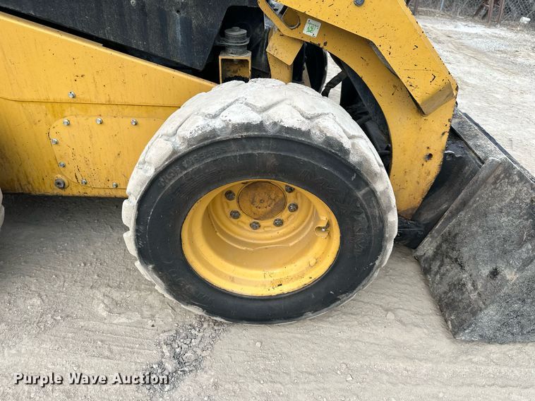 image for item DW2763 2017 Caterpillar 262D  skid steer loader