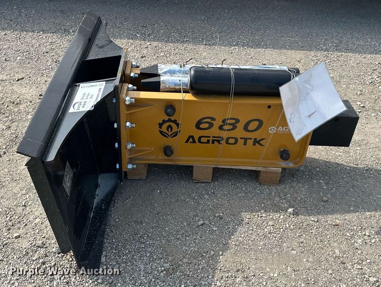 image for item DW2774 2023 Agrotk 680  skid steer breaker