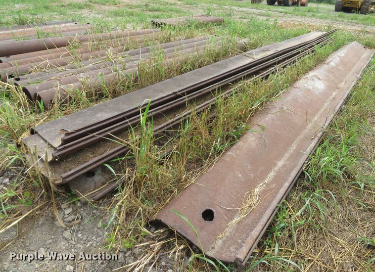 image for item FB9855 (6) sections of sheet piling