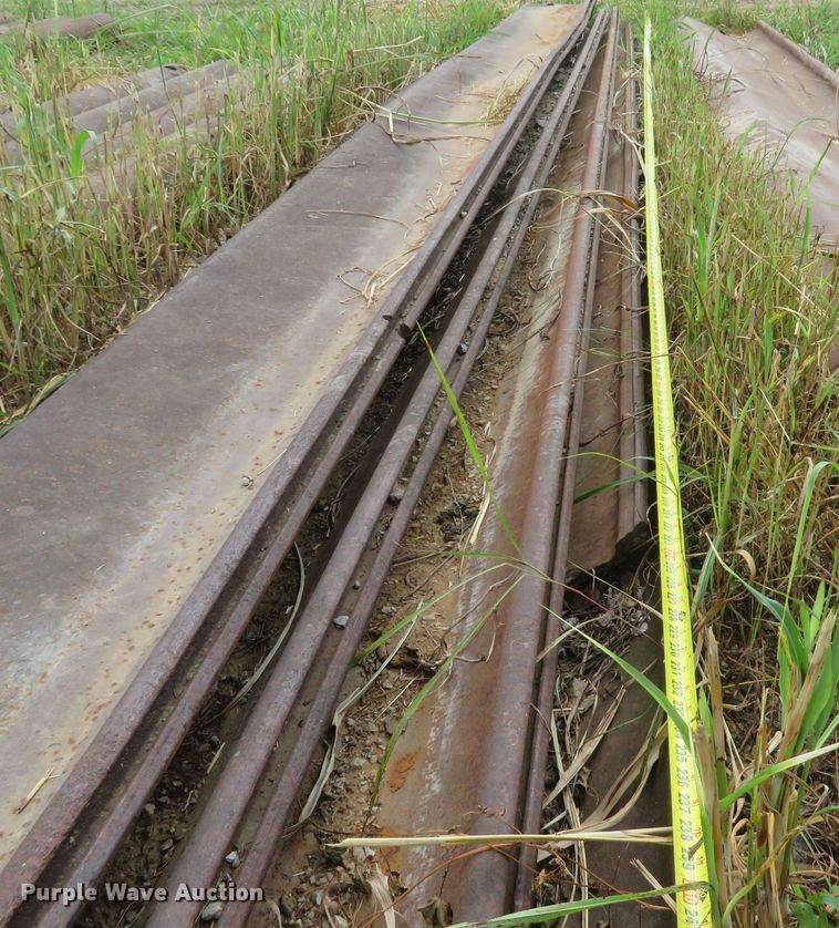 image for item FB9855 (6) sections of sheet piling