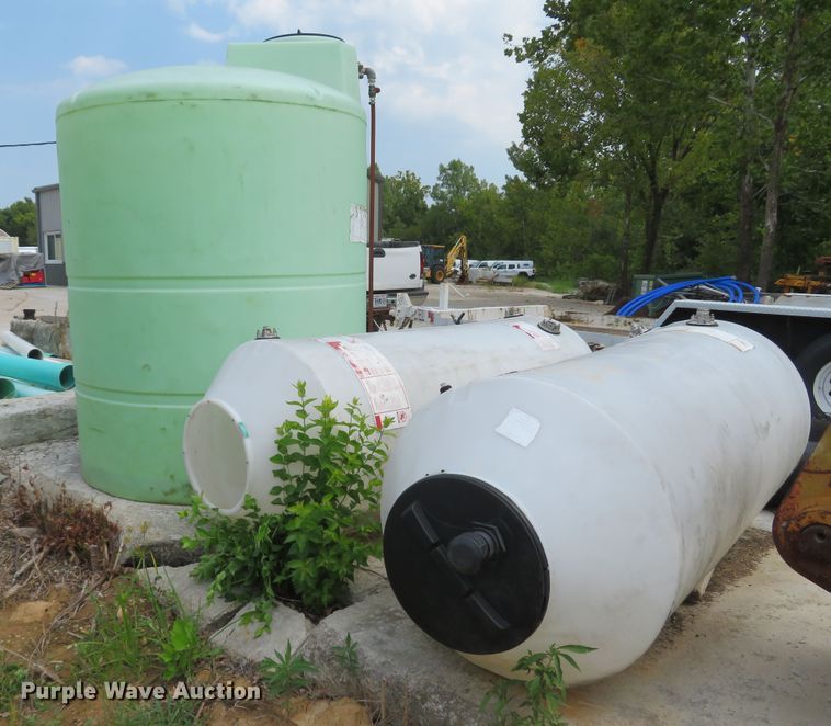 image for item FB9856 (3) poly tanks