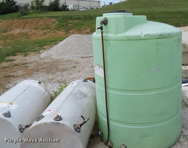 image for item FB9856 (3) poly tanks