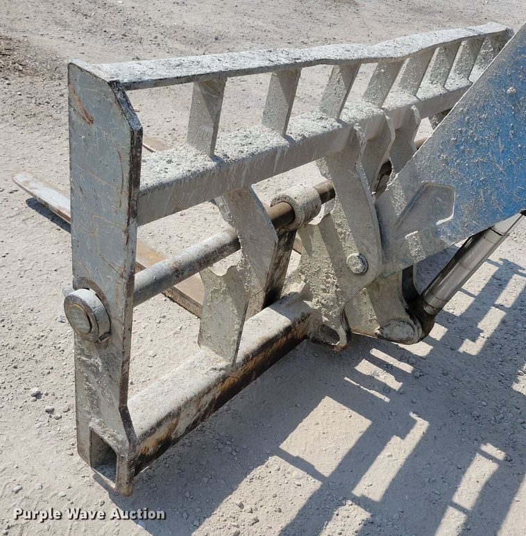 image for item IQ9943 2012 Genie GTH1056  telehandler