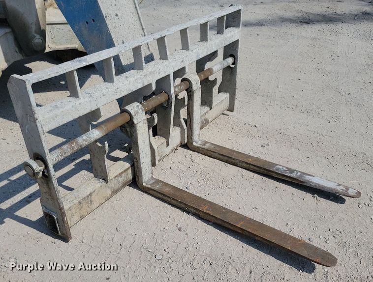 image for item IQ9943 2012 Genie GTH1056  telehandler