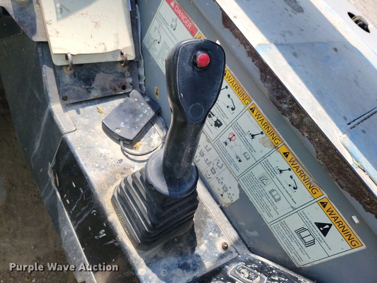 image for item IQ9943 2012 Genie GTH1056  telehandler