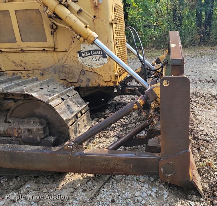 image for item JE9516 1984 Caterpillar D6D dozer