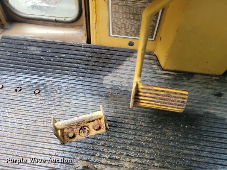 image for item JE9516 1984 Caterpillar D6D dozer