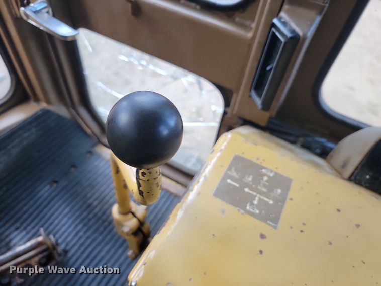 image for item JE9516 1984 Caterpillar D6D dozer