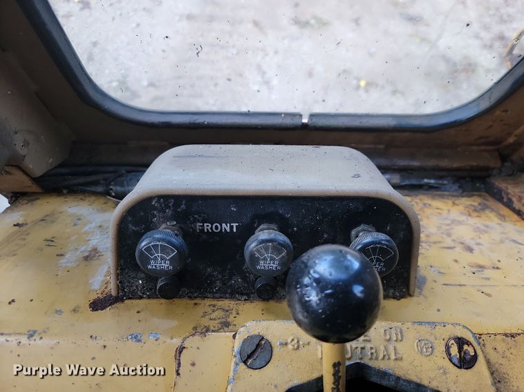 image for item JE9516 1984 Caterpillar D6D dozer