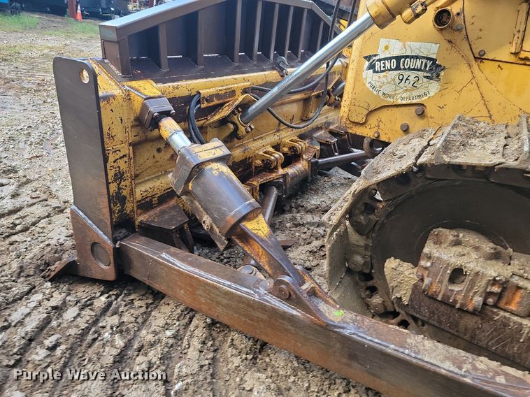 image for item JE9516 1984 Caterpillar D6D dozer