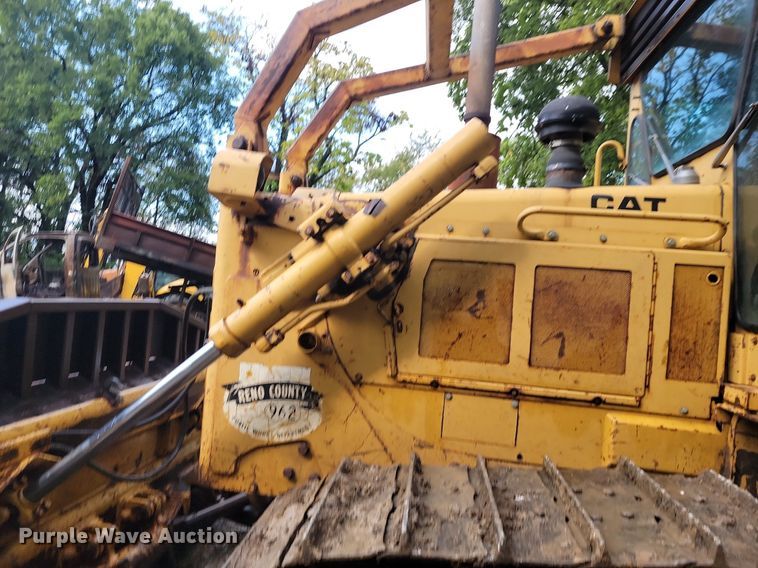 image for item JE9516 1984 Caterpillar D6D dozer