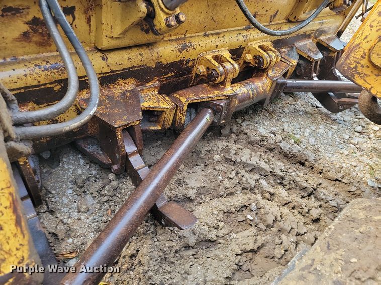 image for item JE9516 1984 Caterpillar D6D dozer